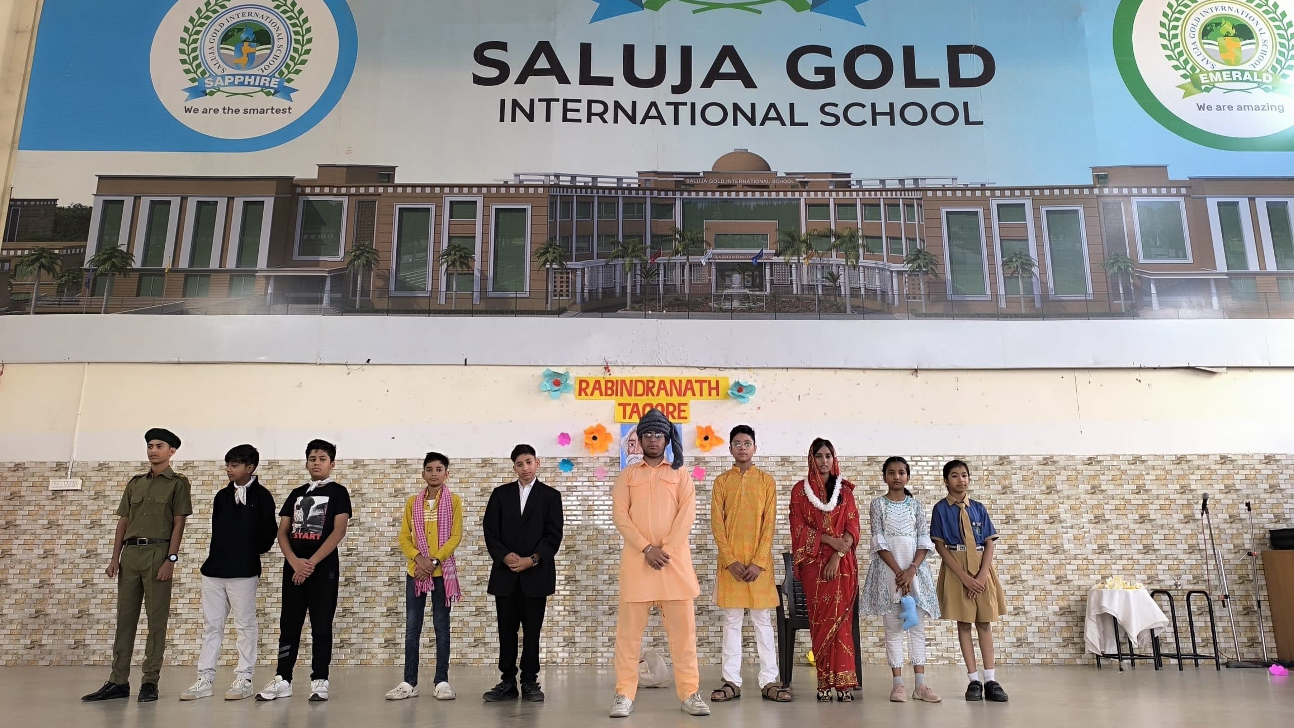 Giridih News: सलूजा गोल्ड स्कूल में मनी रवींद्रनाथ टैगोर की 164 जयंती