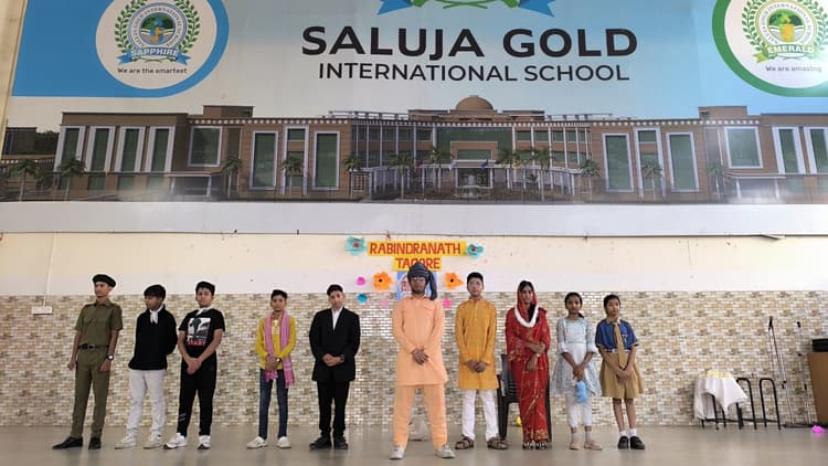 Giridih News: सलूजा गोल्ड स्कूल में मनी रवींद्रनाथ टैगोर की 164 जयंती