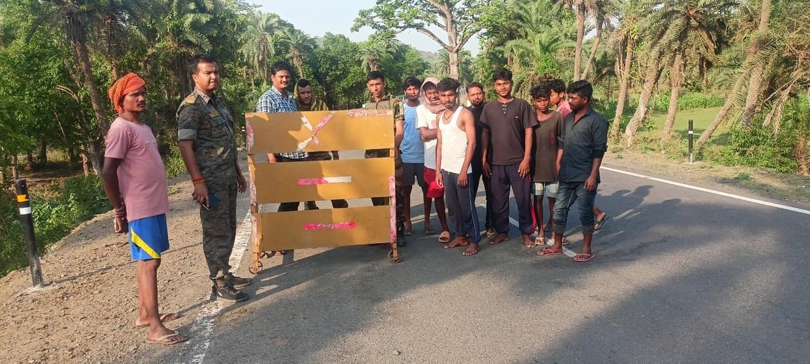 ग्रामीणों की मांग पर लगाया गया स्पीड ब्रेकर