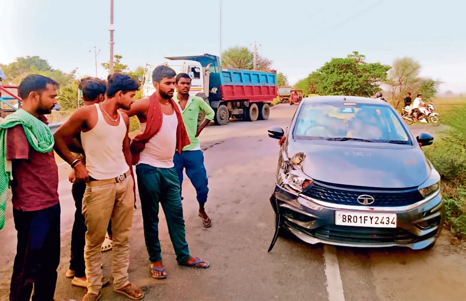 Jehanabad : हाइवा और कार के बीच हुई टक्कर, दोनों चालक फरार