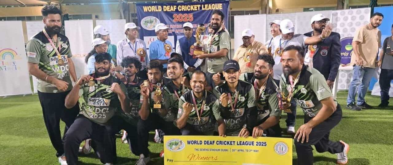 Giridih News: दुबई में विश्व मूक बधिर क्रिकेट लीग जीतने के बाद शोएब का बेंगाबाद में स्वागत