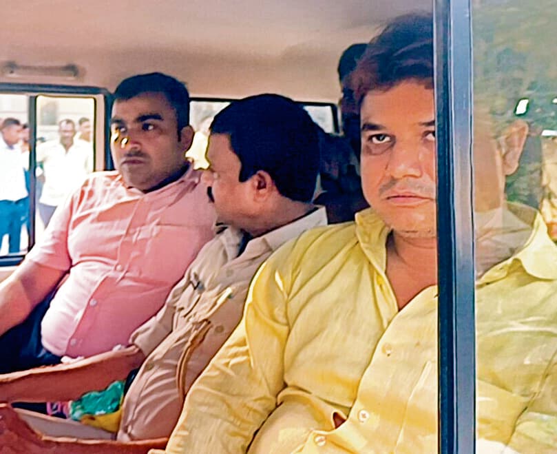 hajipur news. पांच हजार रुपये रिश्वत लेते दारोगा को निगरानी ने दबोचा