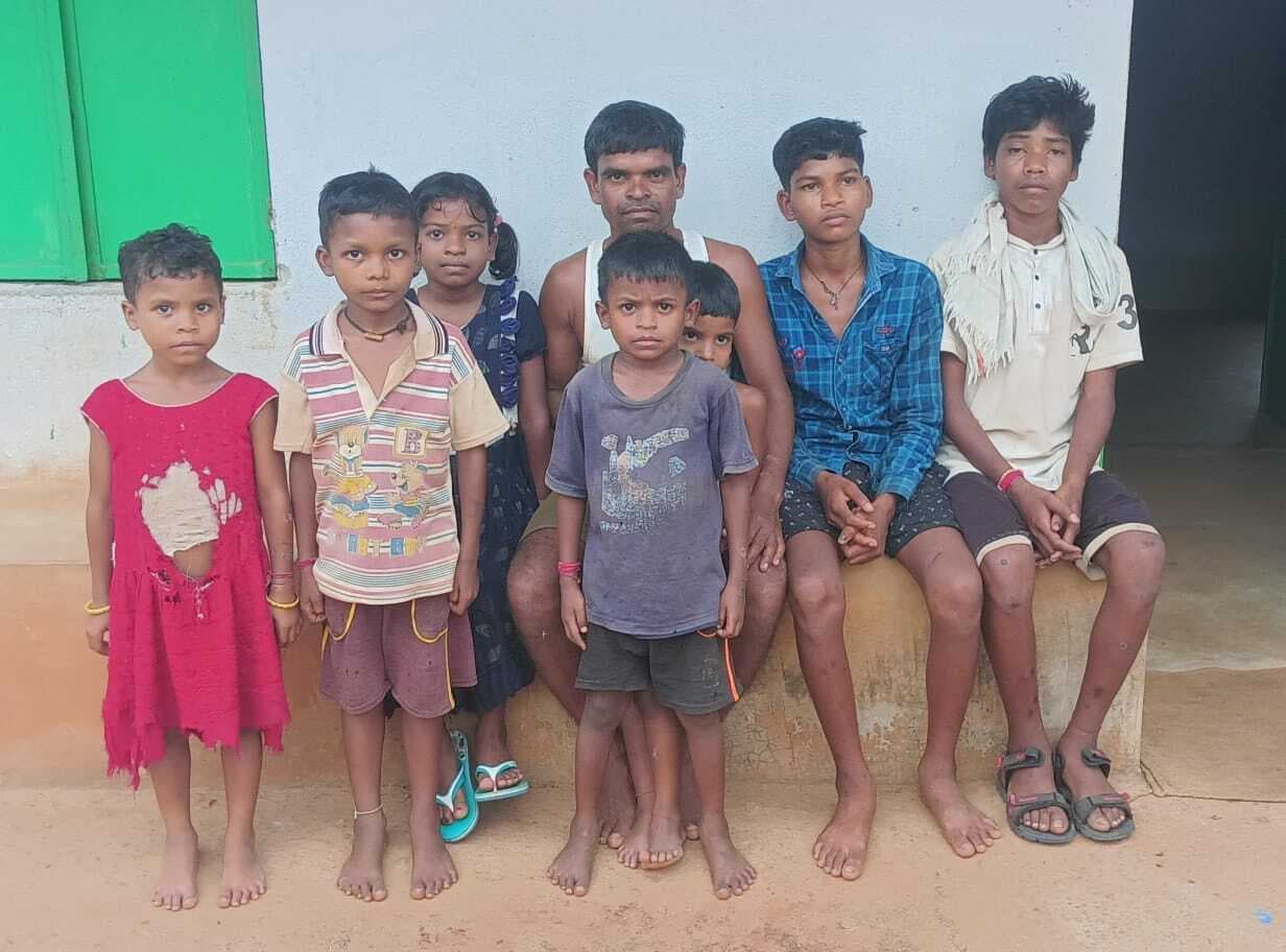 East Singhbhum News : चार अनाथ बच्चों के नाथ बने हैं सोमाय किस्कू