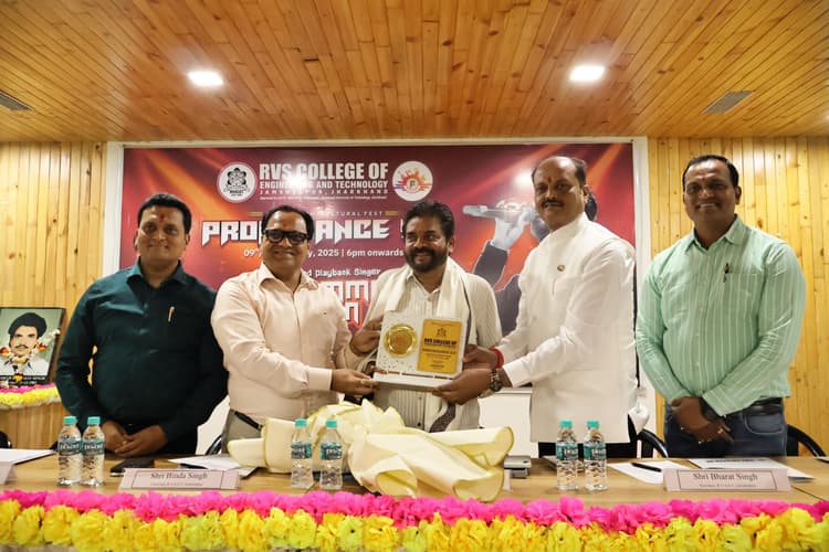 Jamshedpur News : प्राचीन काल से ही भारत रहा है शिक्षा का मुख्य केंद्र, यहां तैयार होते हैं बड़े प्रोफेशनल्स : समीर मोहंती