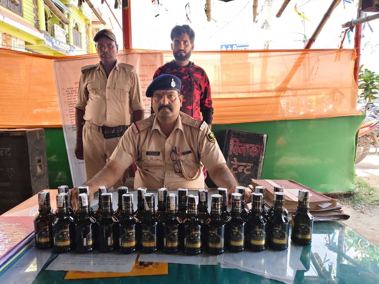 Motihari: नेपाली शराब के साथ युवक गिरफ्तार