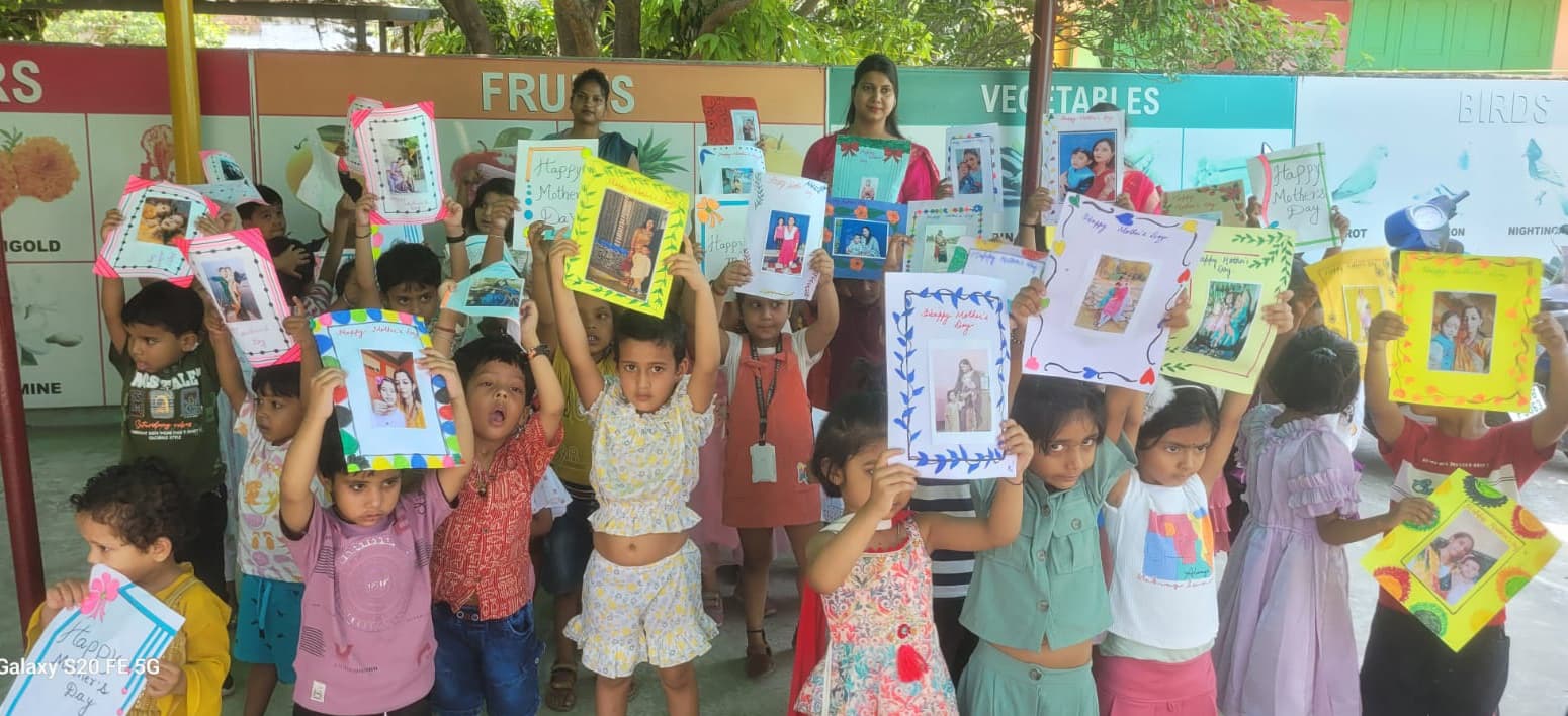 डिस्कवरी पब्लिक विद्यालय में मदर्स डे के मौके पर बच्चों ने दी मनमोहक प्रस्तुति