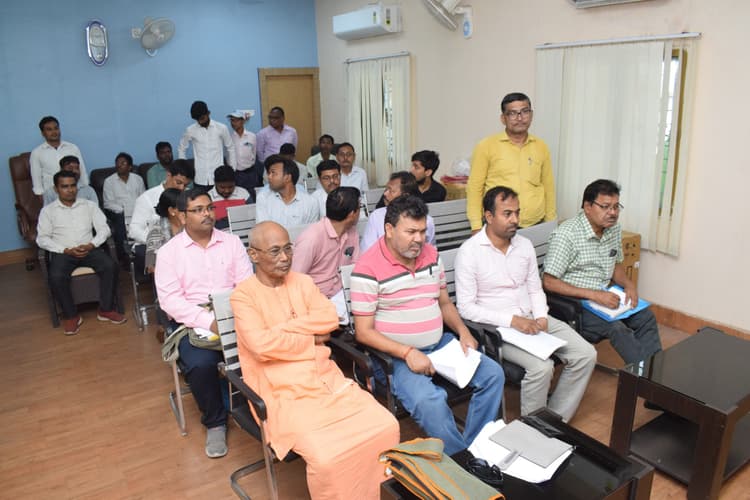 स्कूलों में बच्चों को सुविधाओं के साथ मिले गुणवत्तापूर्ण शिक्षा : डीसी