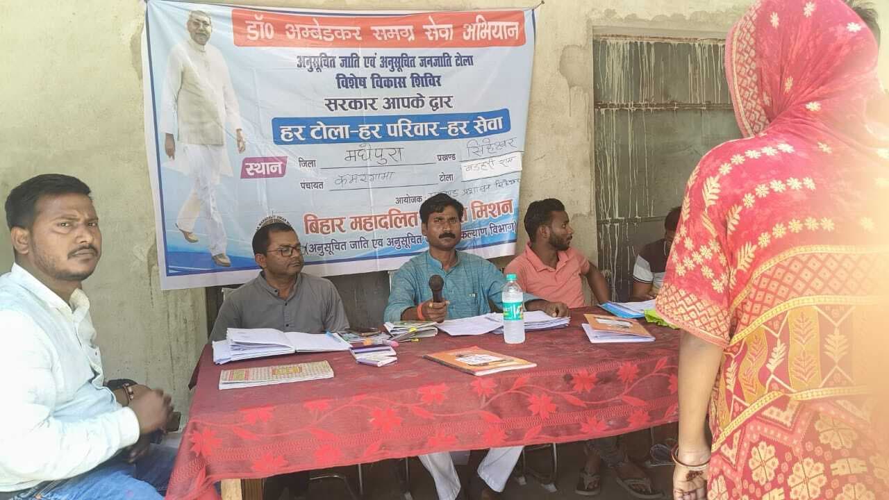 शिविर में आधे से ज्यादा कर्मी रहे नदारत