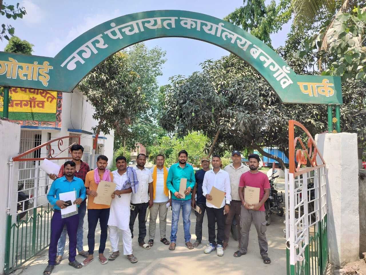 वार्ड पार्षदों ने नगर पंचायत कार्यालय की कार्यशैली पर जताया आक्रोश, किया विरोध-प्रदर्शन