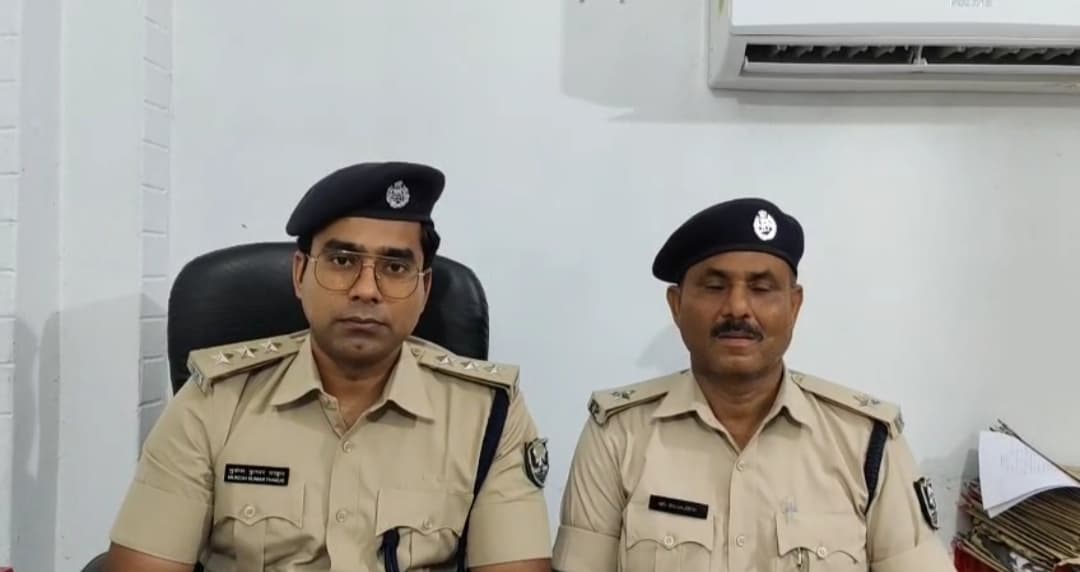 पुलिस ने कट्टा और कारतूस के साथ दो युवकों को धर दबोचा