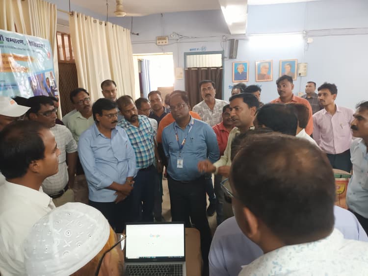 Motihari: यू डायस पर दो लाख 21 हजार 89 बच्चे हो गए कम,डीइओ कार्यालय कर रहा तलाश