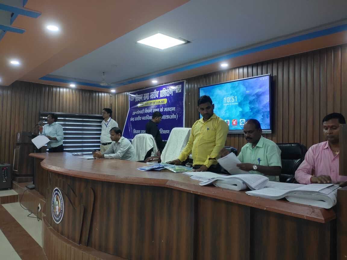 बूथ लेवल मतदान केंद्र स्तर पदाधिकारियों को किया गया प्रशिक्षित