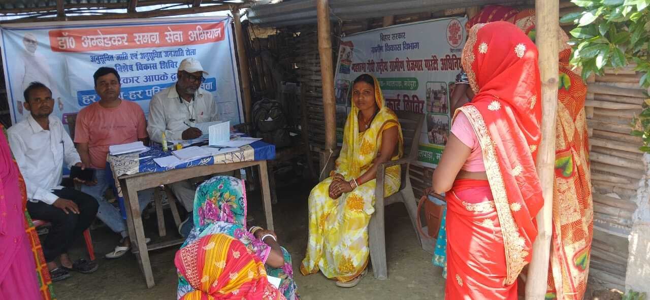 शिविर में योजनाओं की दी गयी जानकारी