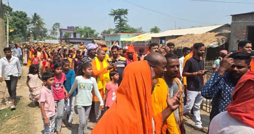 कलश शोभा यात्रा में कन्याएं व महिलाओं बड़ी संख्या में हुई शामिल