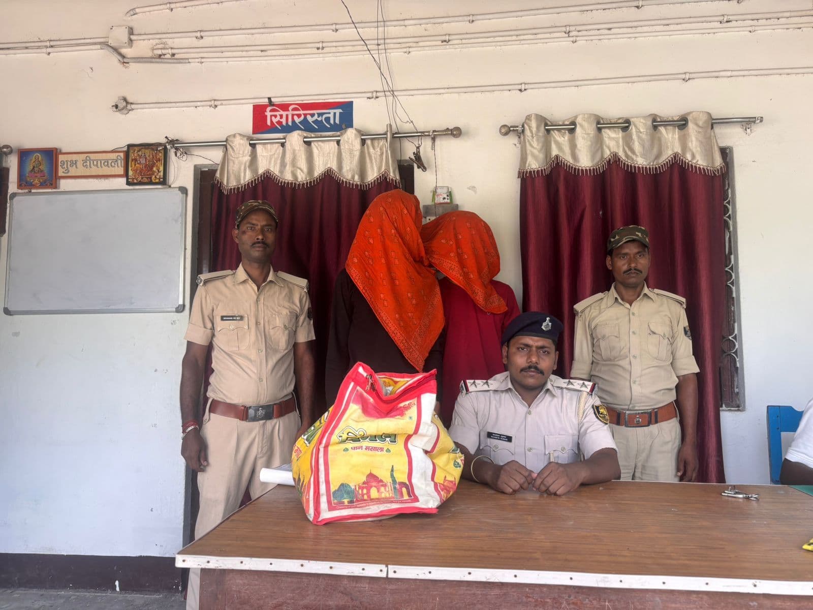 बलिया बेलौन में 8.25 लीटर विदेशी शराब के साथ दो तस्कर गिरफ्तार