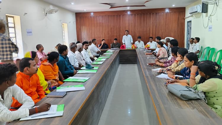 सरकार की योजनाओं का लाभ लाभुकों को मिले, रखें निगरानी