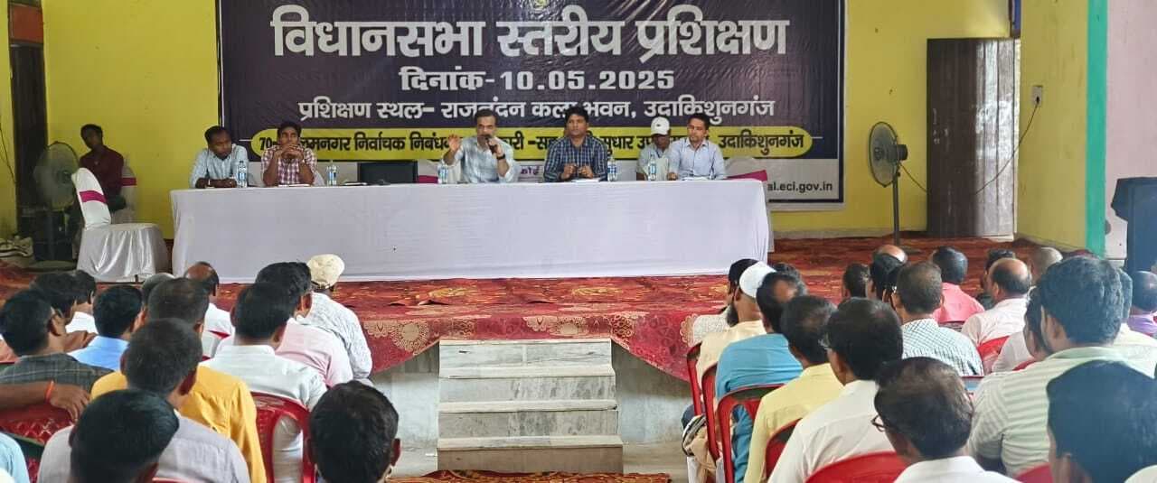 विधानसभा चुनाव को लेकर बीएलओ को दिया गया प्रशिक्षण