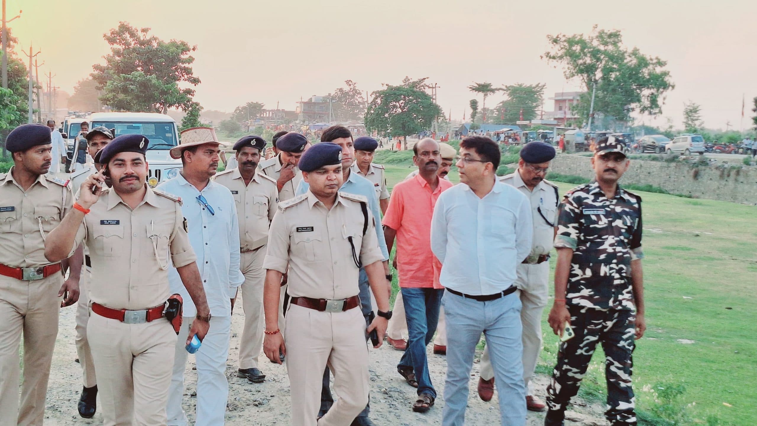 भारत-नेपाल बॉर्डर पर बढ़ायी गयी चौकसी, फ्लैग मार्च निकाल कर लोगों को सुरक्षा के प्रति किया जागरूक
