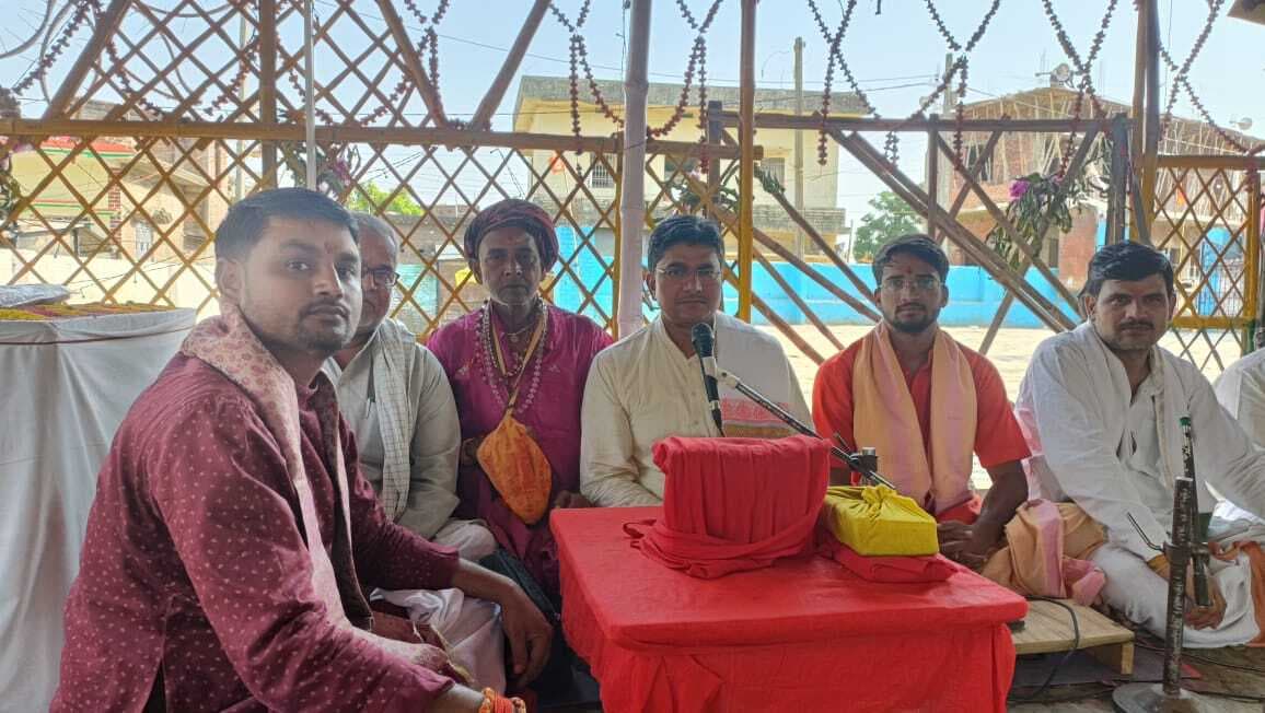 विजयनाथ मंदिर के प्रांगण चल रहे महायज्ञ के तीसरे दिन उमड़ी भीड़