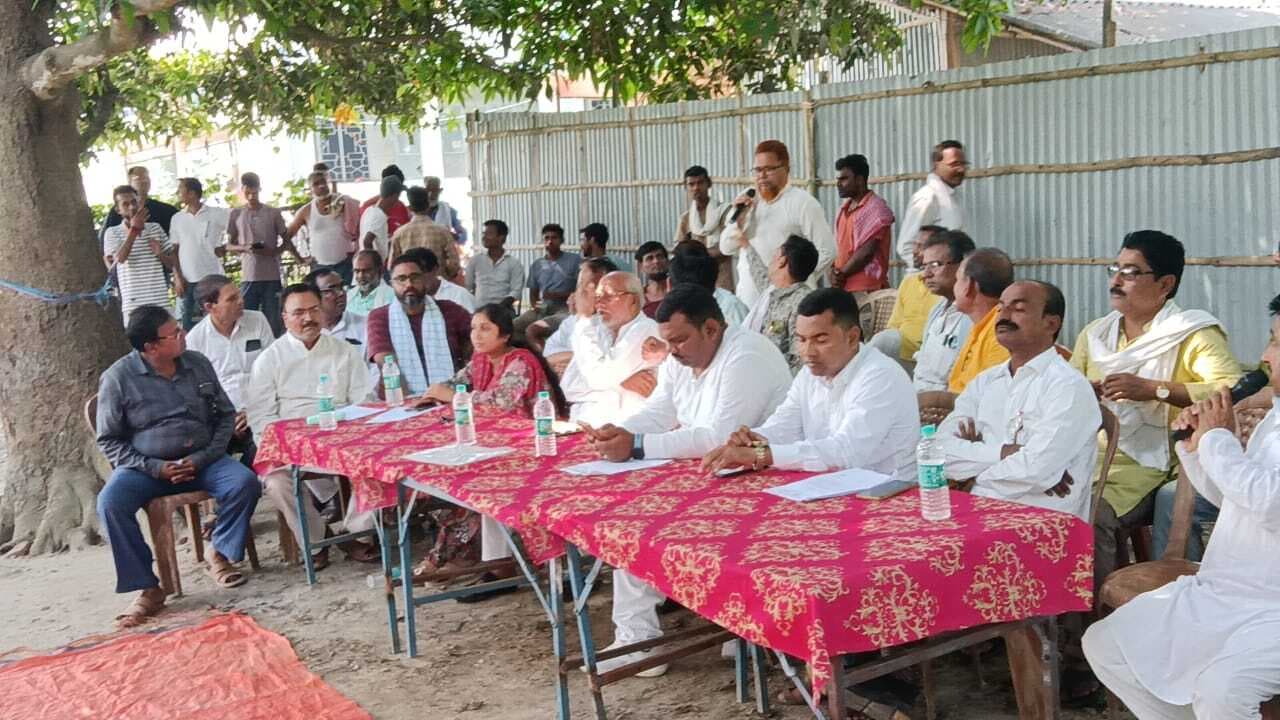 उद्योग विभाग के अर्जित किये जा रहे भूमि का किसानों ने बैठक कर किया विरोध