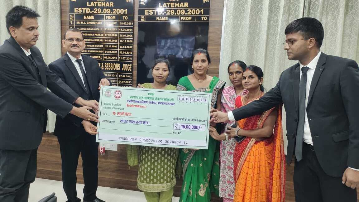 जिला व्यवहार न्यायालय में लगी राष्ट्रीय लोक अदालत