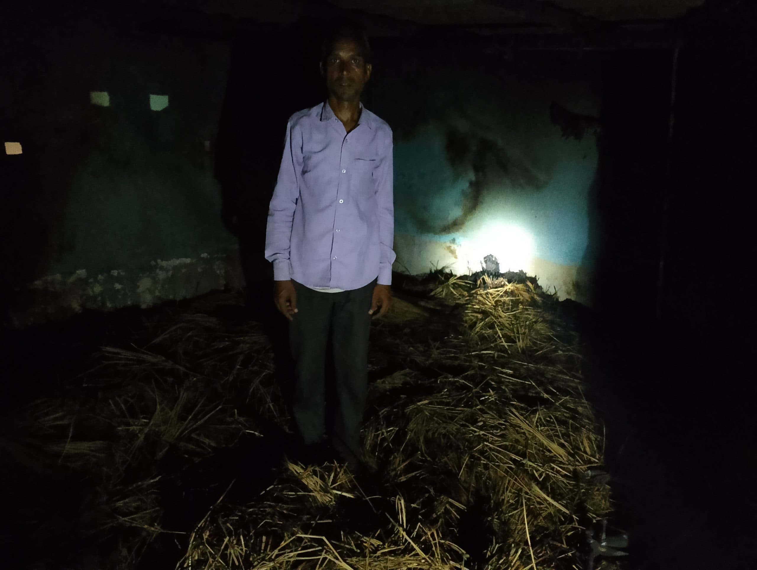 घर में लगी आग से नकदी समेत सामान जलकर राख