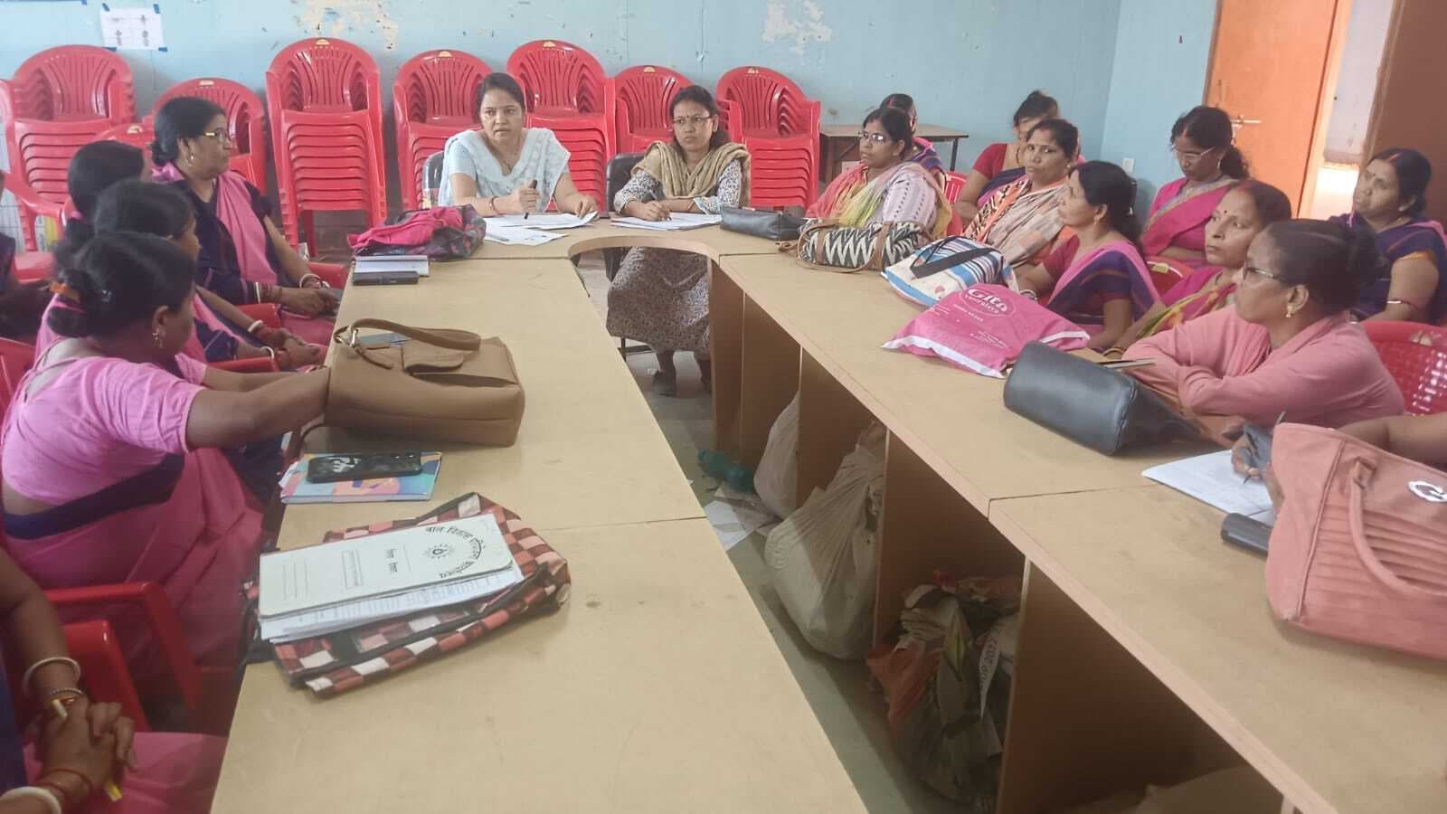 सेविकाओं को फेस कैप्चर एप की दी गयी जानकारी