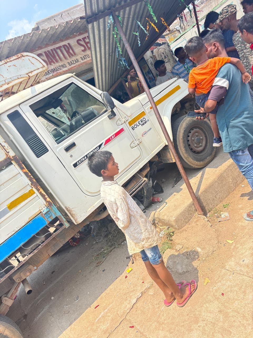 हादसे में पति की मौत, पत्नी घायल