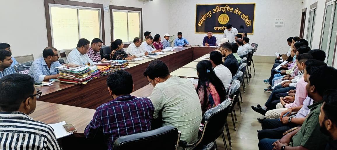 Jamshedpur news. 15वें वित्त आयोग की योजनाओं की धीमी प्रगति पर डीएमसी ने जताया असंतोष