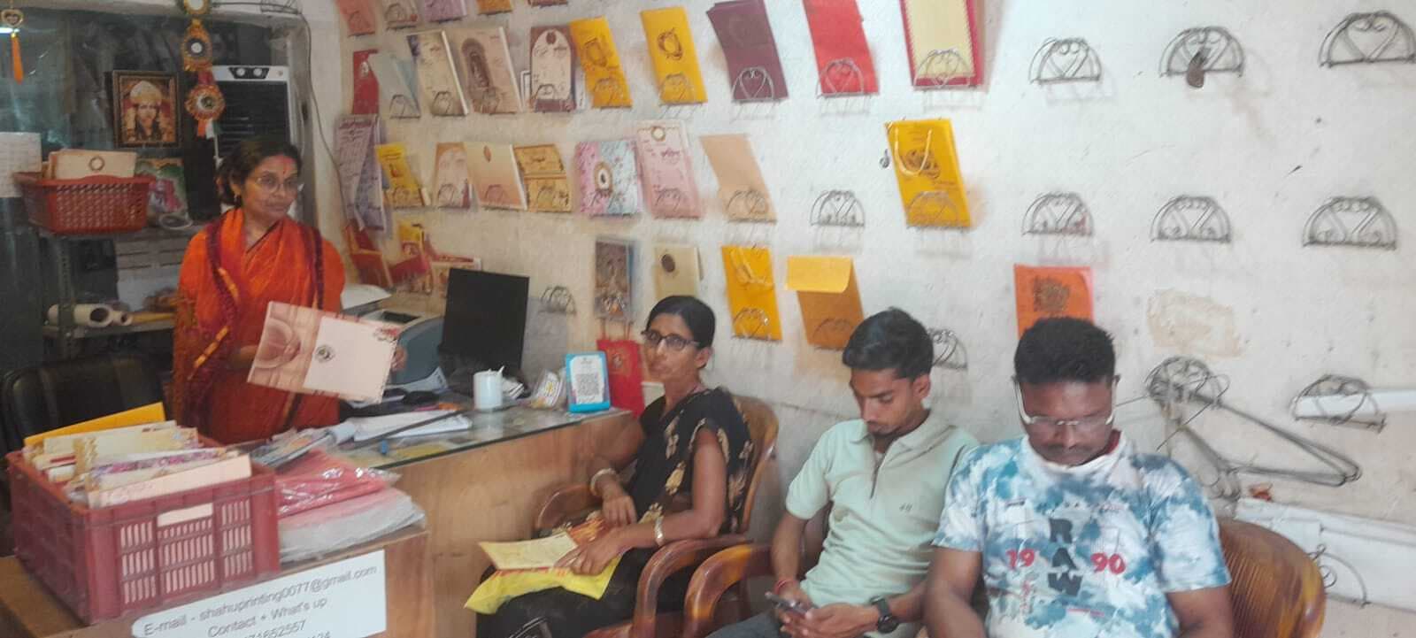 Madhubani News : शादी, उपनयन व मुंडन कार्ड छपाने की लगी है होड़