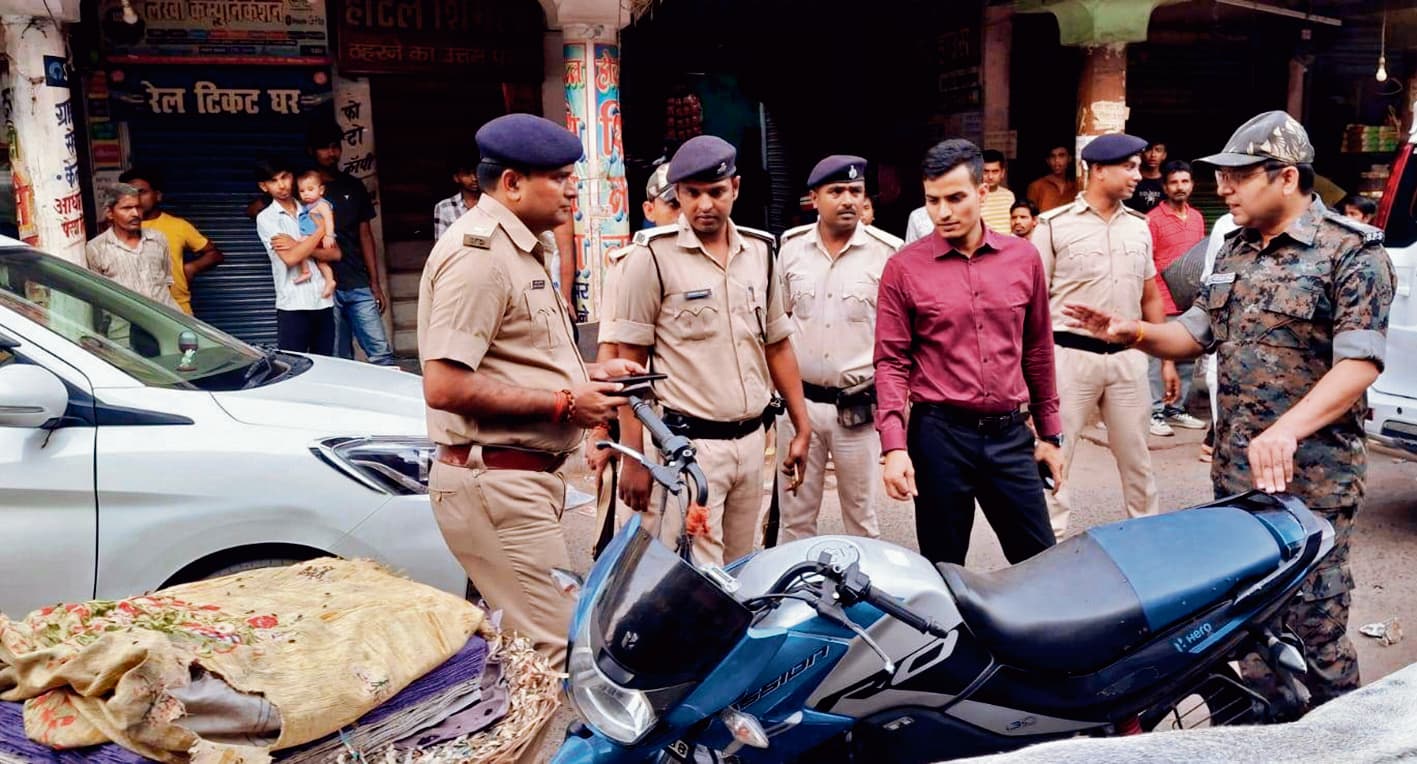 Saran News : स्टेशन रोड पर चला अतिक्रमण हटाओ अभियान