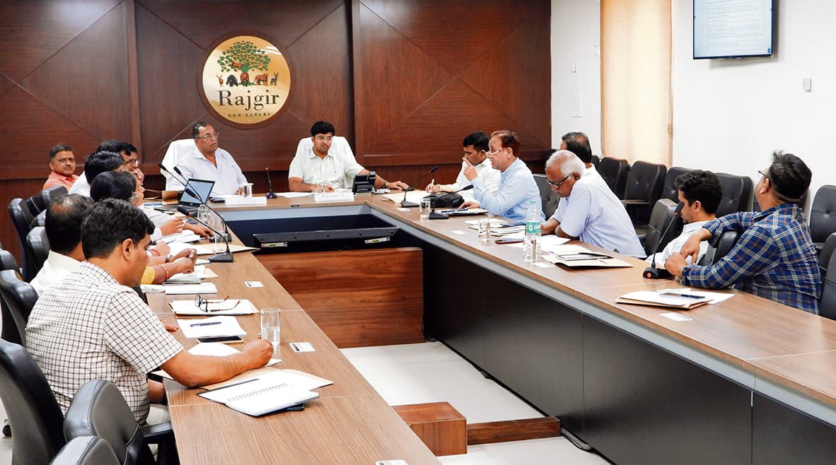 राजगीर जू सफारी के वृद्ध व नवजात वन्य जीवों के स्वास्थ्य पर की गयी चर्चा