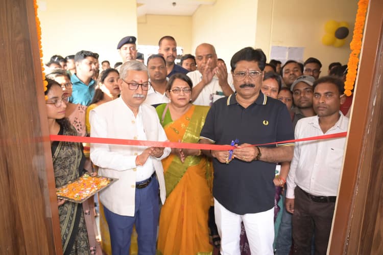 Bokaro News : गोमिया डिग्री कॉलेज में स्मार्ट क्लास का उद्घाटन