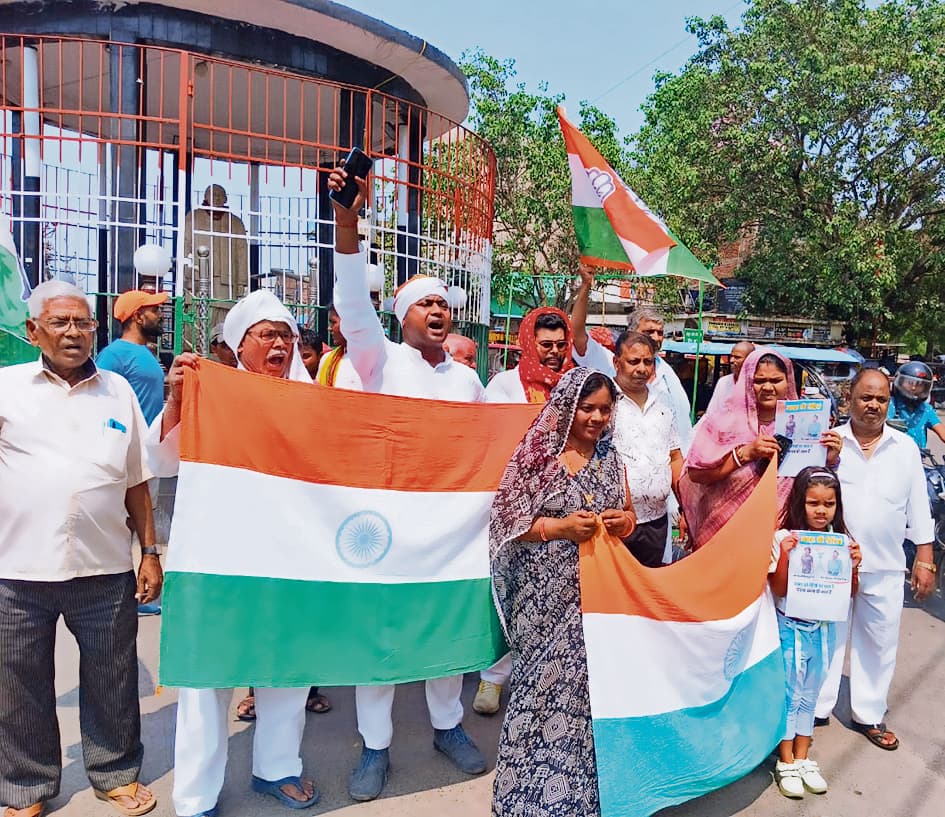 भारतीय सेना के शौर्य के प्रति आभार जताने को कांग्रेस ने निकाली जय हिंद तिरंगा यात्रा