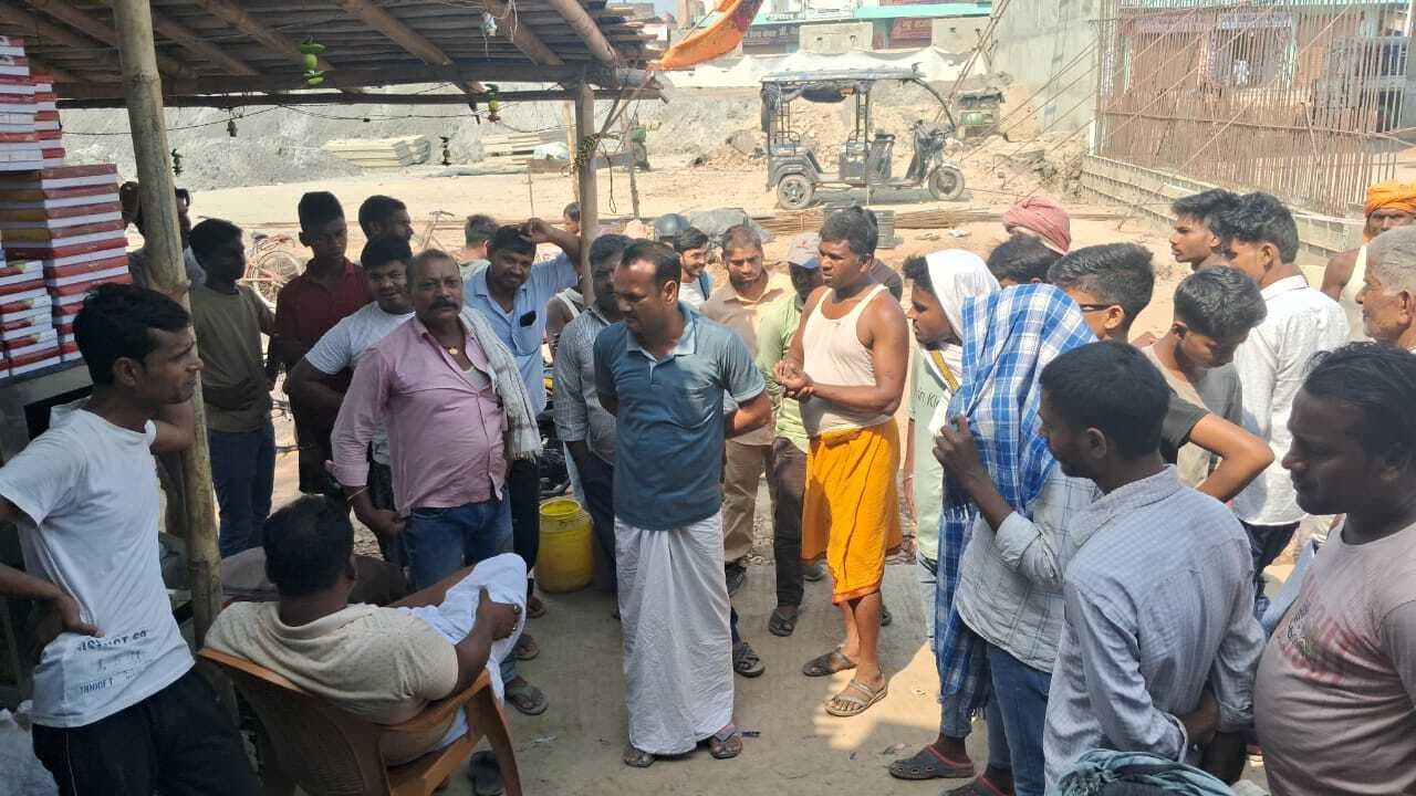 Samastipur News:आक्रोशित व्यवसायियों ने सड़क जाम कर जताया विरोध