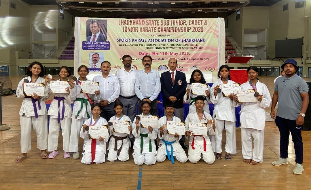 West Singhbhum News : पश्चिमी सिंहभूम जिले के कराटेकारों ने 13 पदक जीते