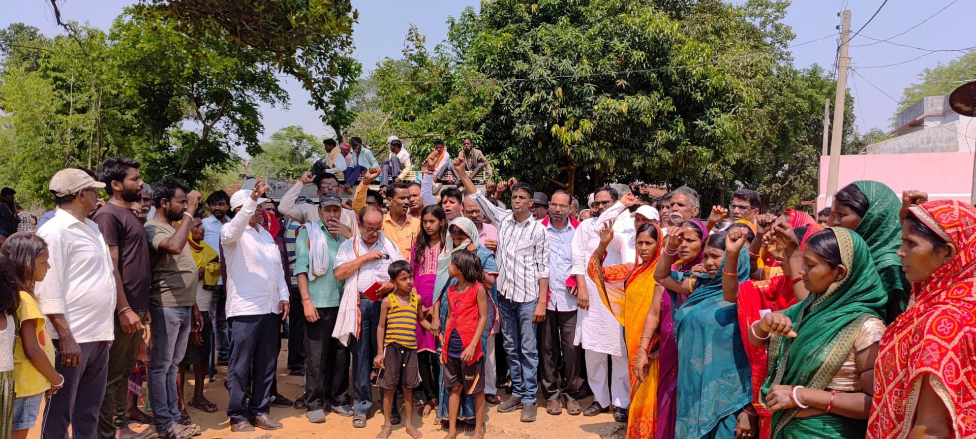 Giridih News :पीड़ित परिवार से मिले माले कार्यकर्ता, न्याय दिलाने की मांग
