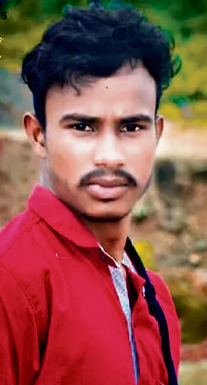 Seraikela News :  407 के धक्के से बाइक सवार युवक की मौत