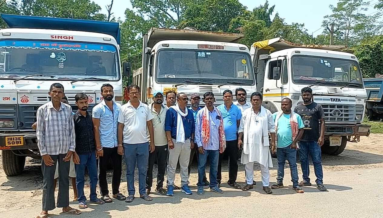 East Singhbhum News : मुखिया संघ ने 10 घंटे तक सड़क जाम रखा