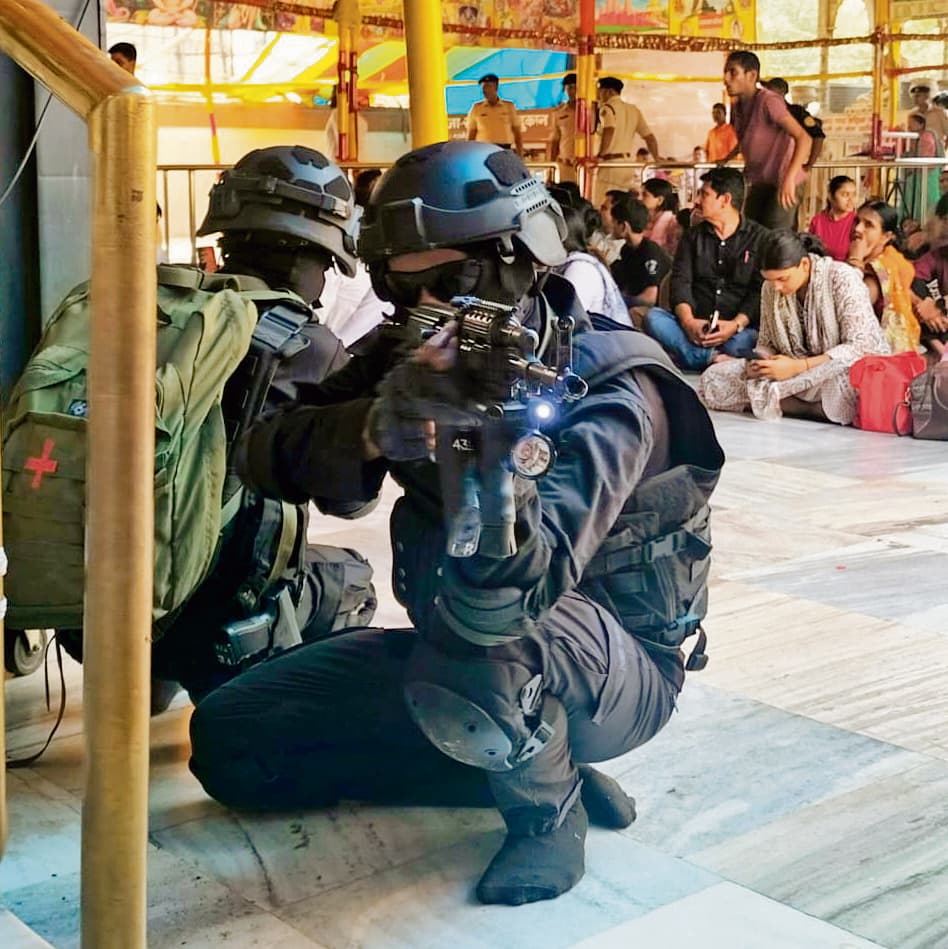 एटीएस ने महावीर मंदिर में बंधक बने लोगों को छुड़ाया