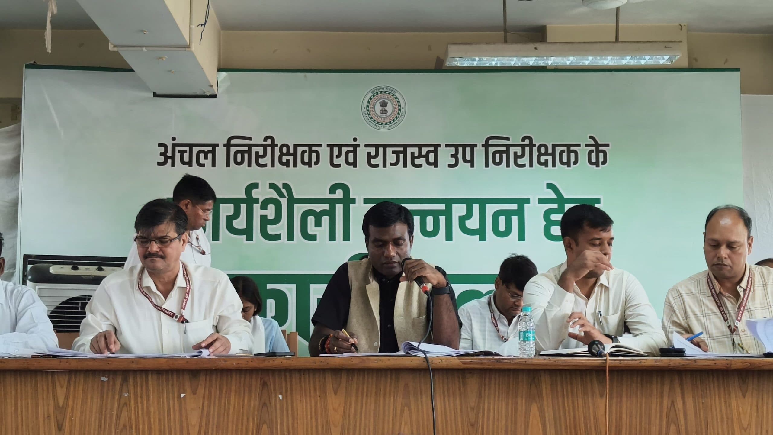 Ranchi News : जनहित का कार्य नहीं होता है, तो वीआरएस ले लीजिये : डीसी