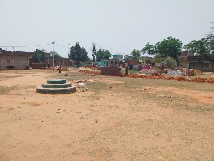 Giridih News: सीओ ने सरकारी बंदोबस्त जमीन पर काम पर लगायी रोक