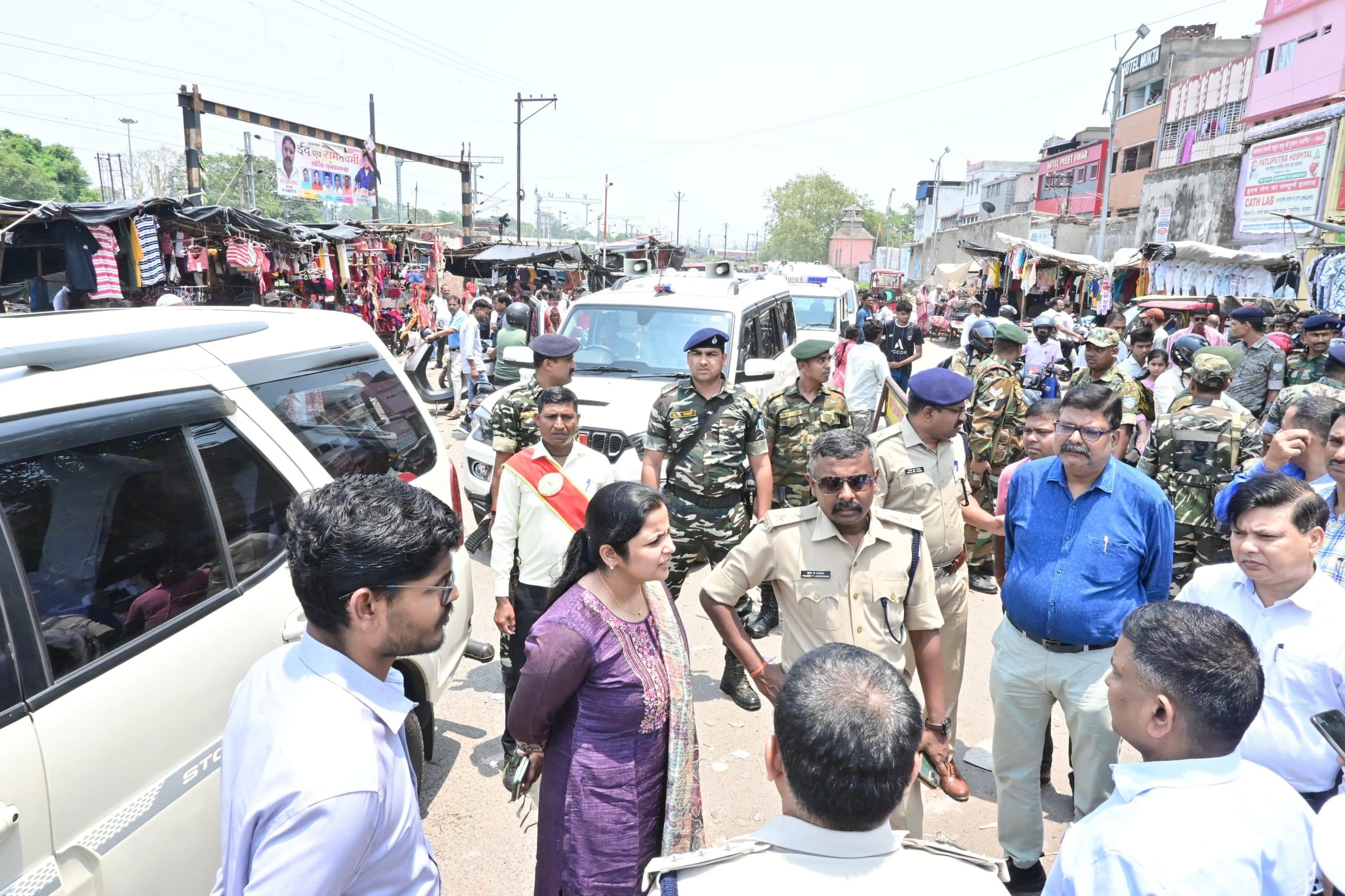 Dhanbad News : बैंकमोड़ फ्लाइओवर मरम्मत के दौरान वैकल्पिक मार्ग से अतिक्रमण हटाने का निर्देश