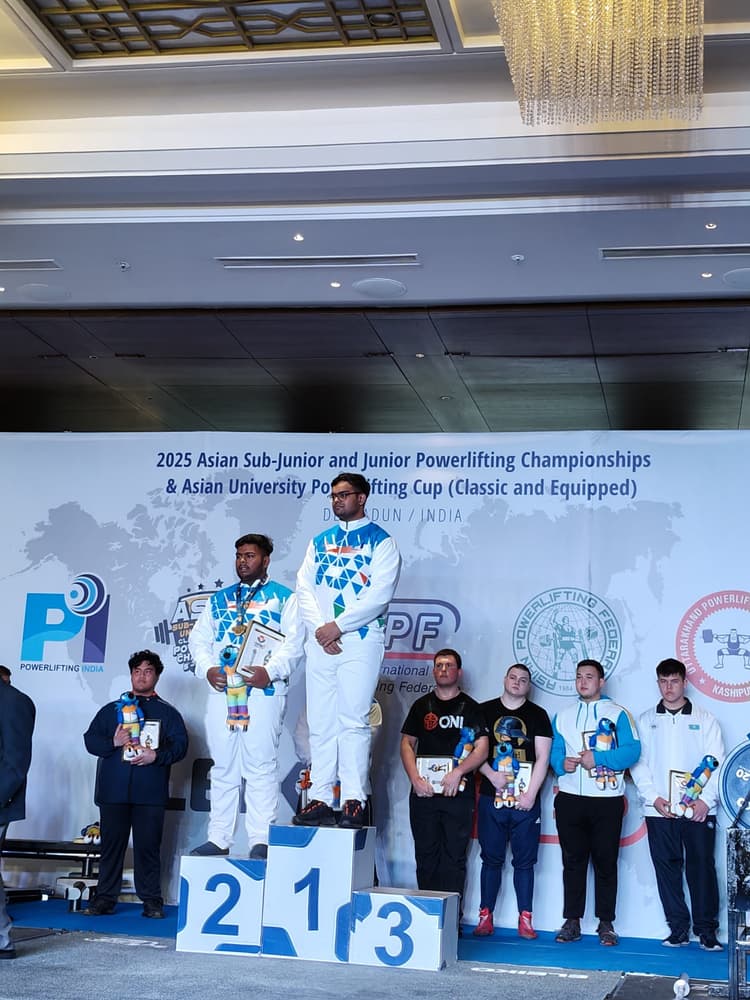 Motihari: एशियन जूनियर पावरलिफ्टिंग चैंपियनशिप में इशान ने जीते दो स्वर्ण पदक