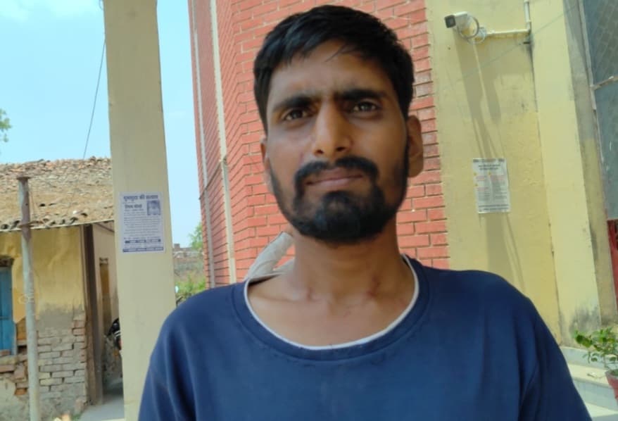 घर में पानी टंकी लगाने गये मिस्त्री के साथ मारपीट