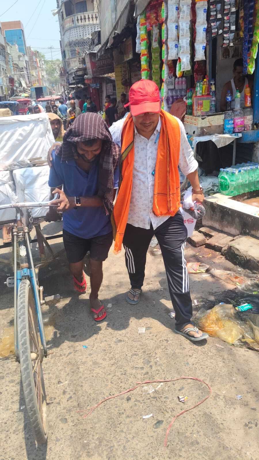 बिना रूके, बिना थके युवा समाजसेवी रौशन मिश्रा कर रहे गरीबों की सेवा