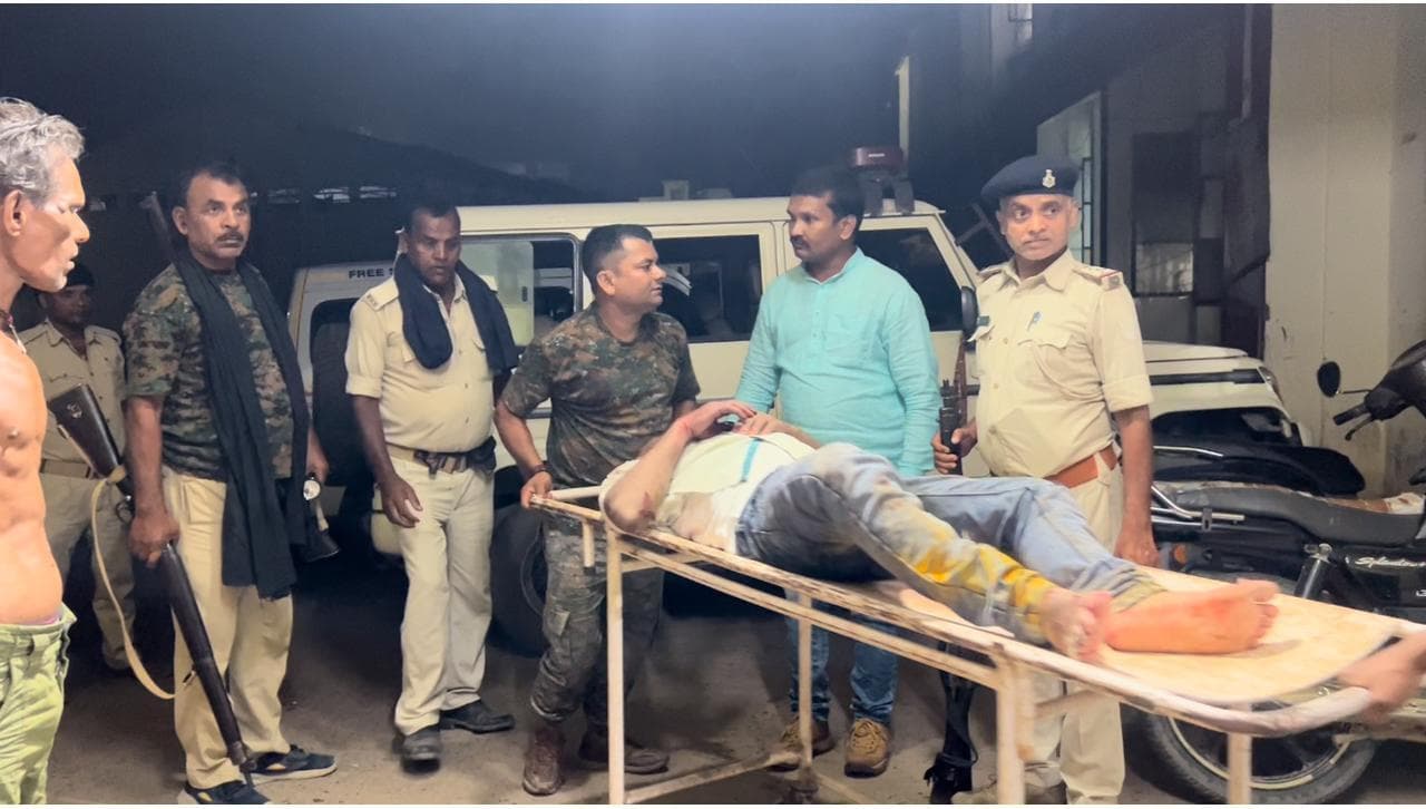 ट्रक व सीएनजी की आमने-सामने की टक्कर में एक बच्ची की मौत, चार घायल