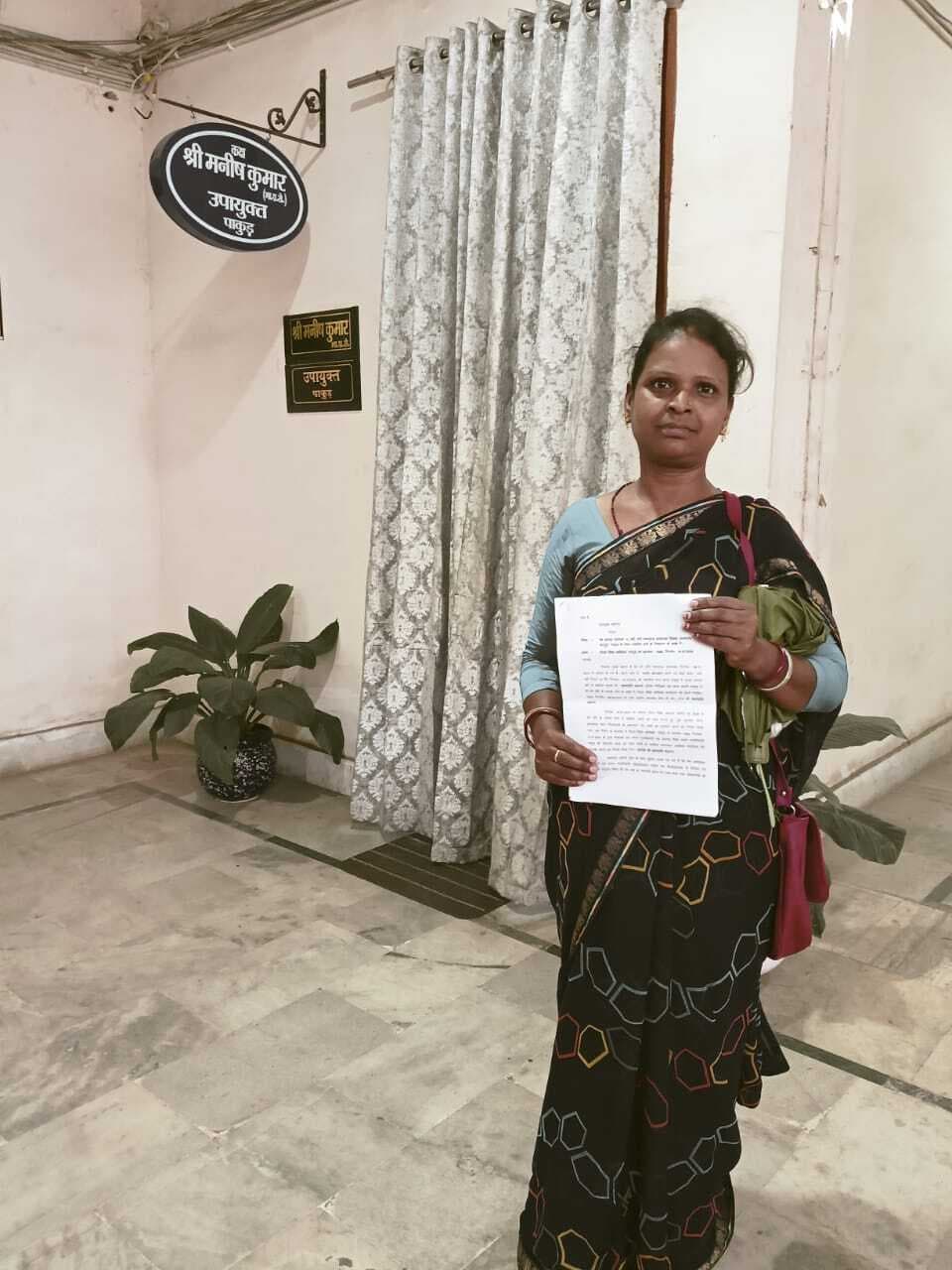 12 साल पहले लापता शिक्षक की पत्नी को आदेश के बाद भी नहीं मिली पेंशन