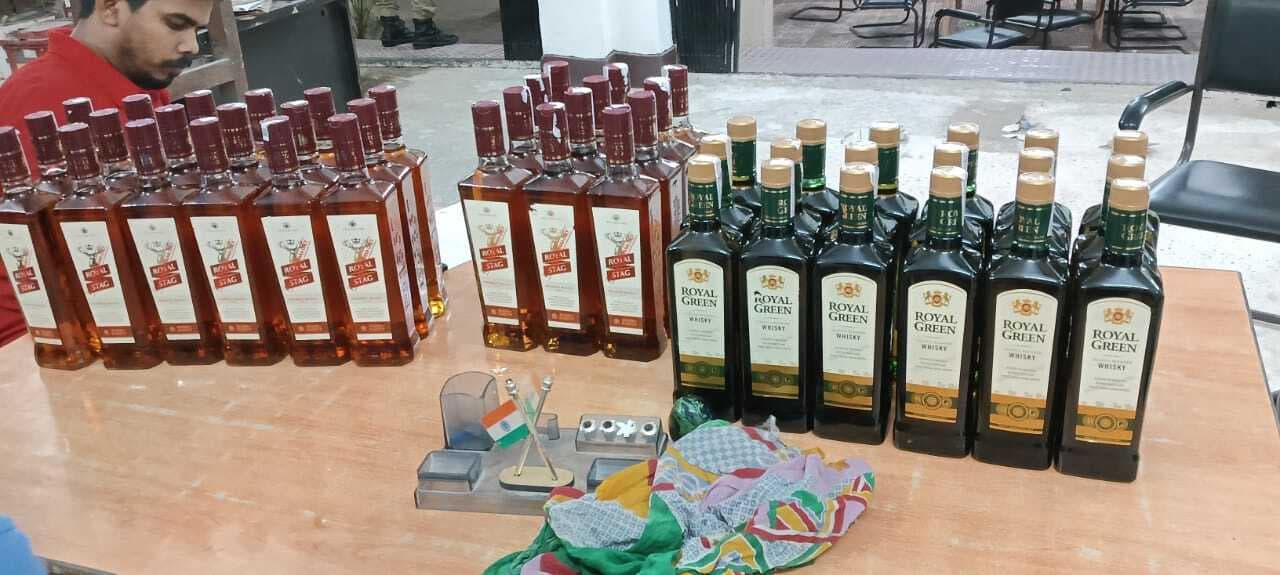 36 लीटर शराब के साथ दो गिरफ्तार