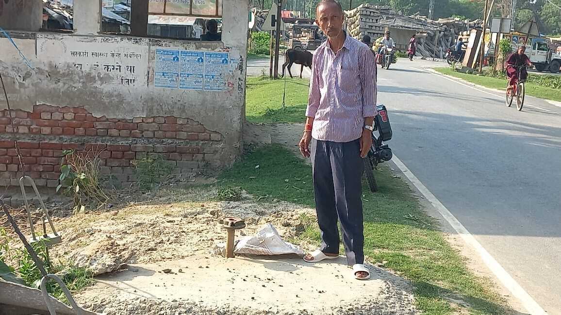 जानलेवा धूप में चापानल खराब पानी को तरस रहे राहगीर